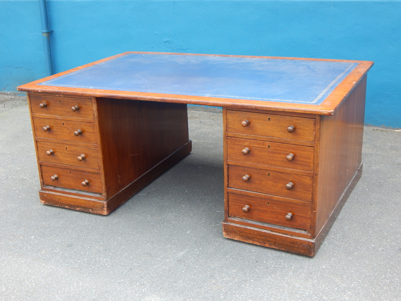 Appraisal: A late th early thC mahogany desk the rectangular top