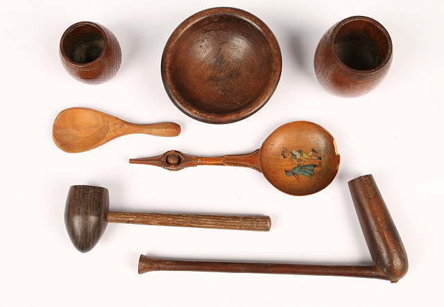 Appraisal: A COLLECTION OF TREEN TO INCLUDE a smokers pipe a