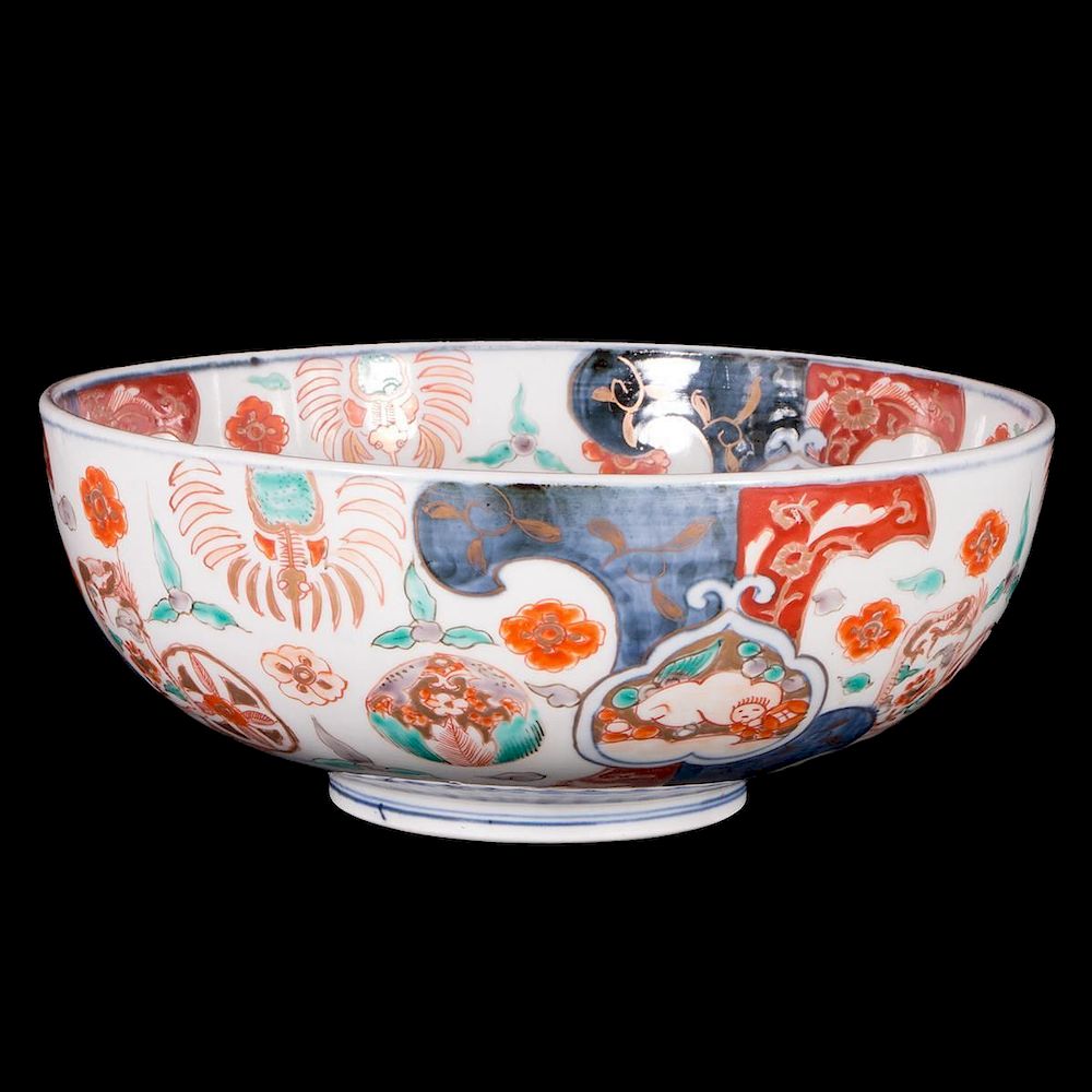 Appraisal: th century Japanese bowl Mid th century Japanese porcelain bowl