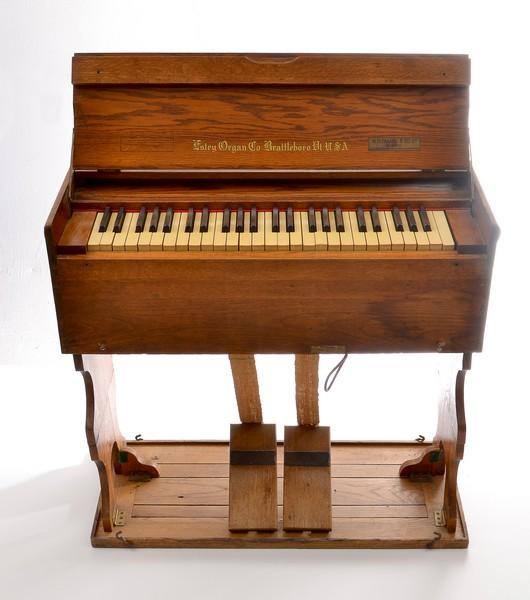 Appraisal: ORGAN - EARLY TH CENTURY PORTABLE PEDDLE CHURCH ORGAN BY