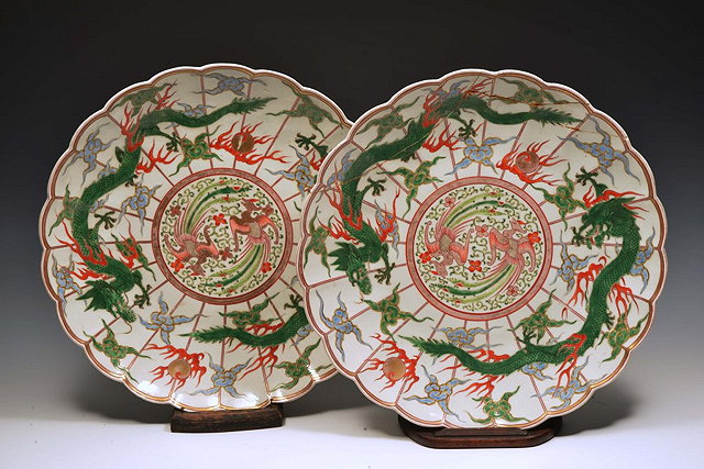 Appraisal: A PAIR OF JAPANESE FAMILLE VERTE LARGE CHARGERS each painted