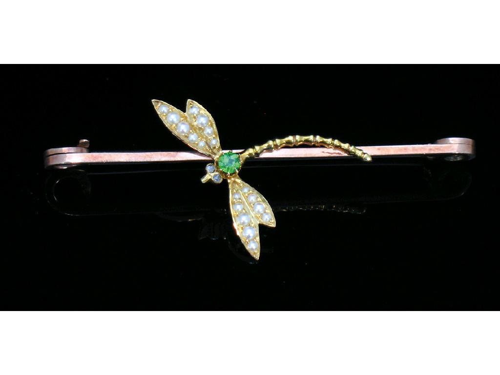 Appraisal: AN EDWARDIAN DRAGON FLY BAR BROOCH the wings pave-set with