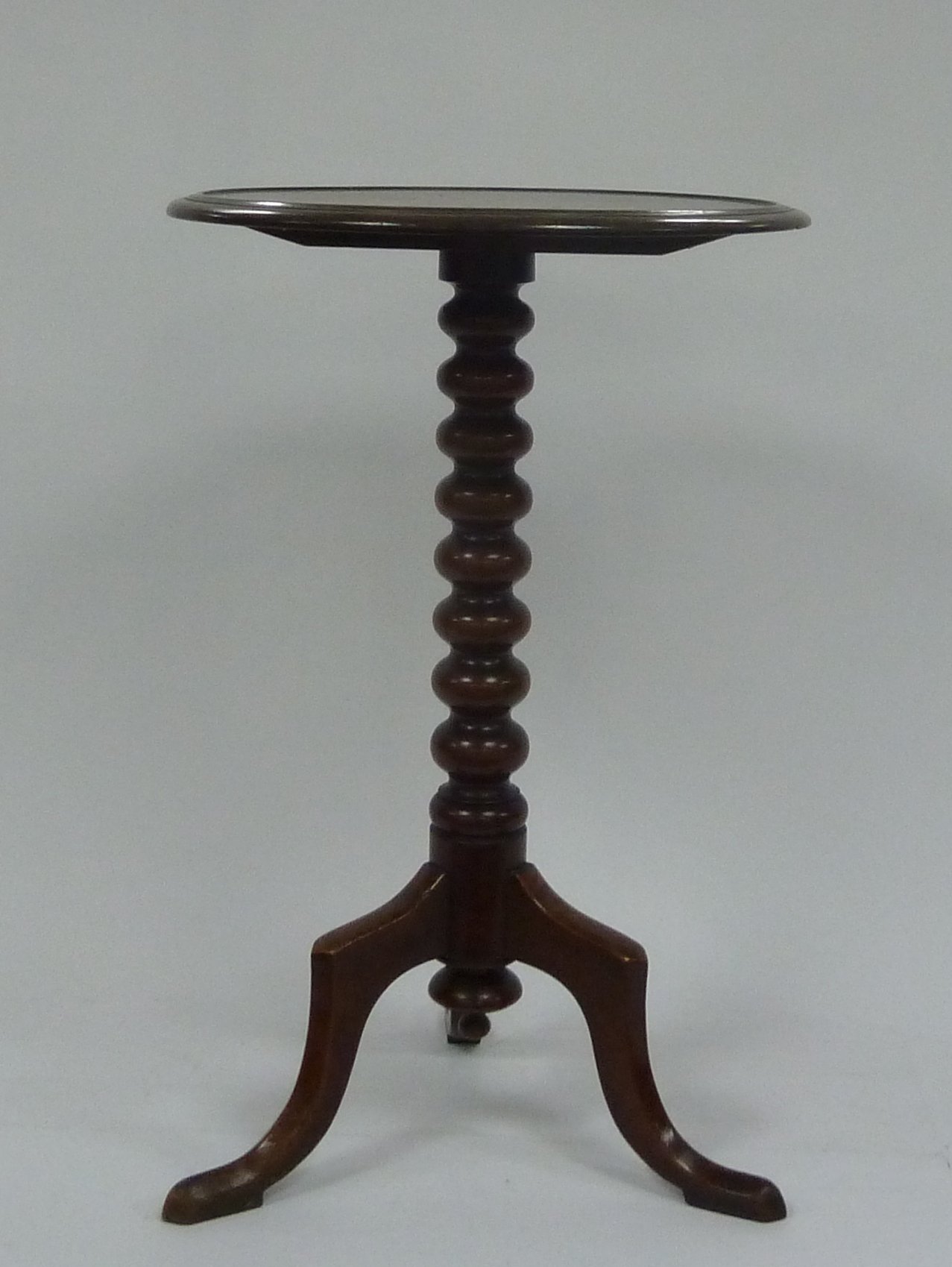 Appraisal: A mid Victorian mahogany table on a bobbin turned column