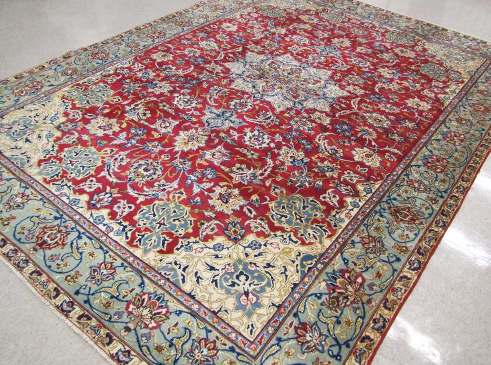 Appraisal: HAND KNOTTED PERSIAN CARPET floral and central floral medallion design