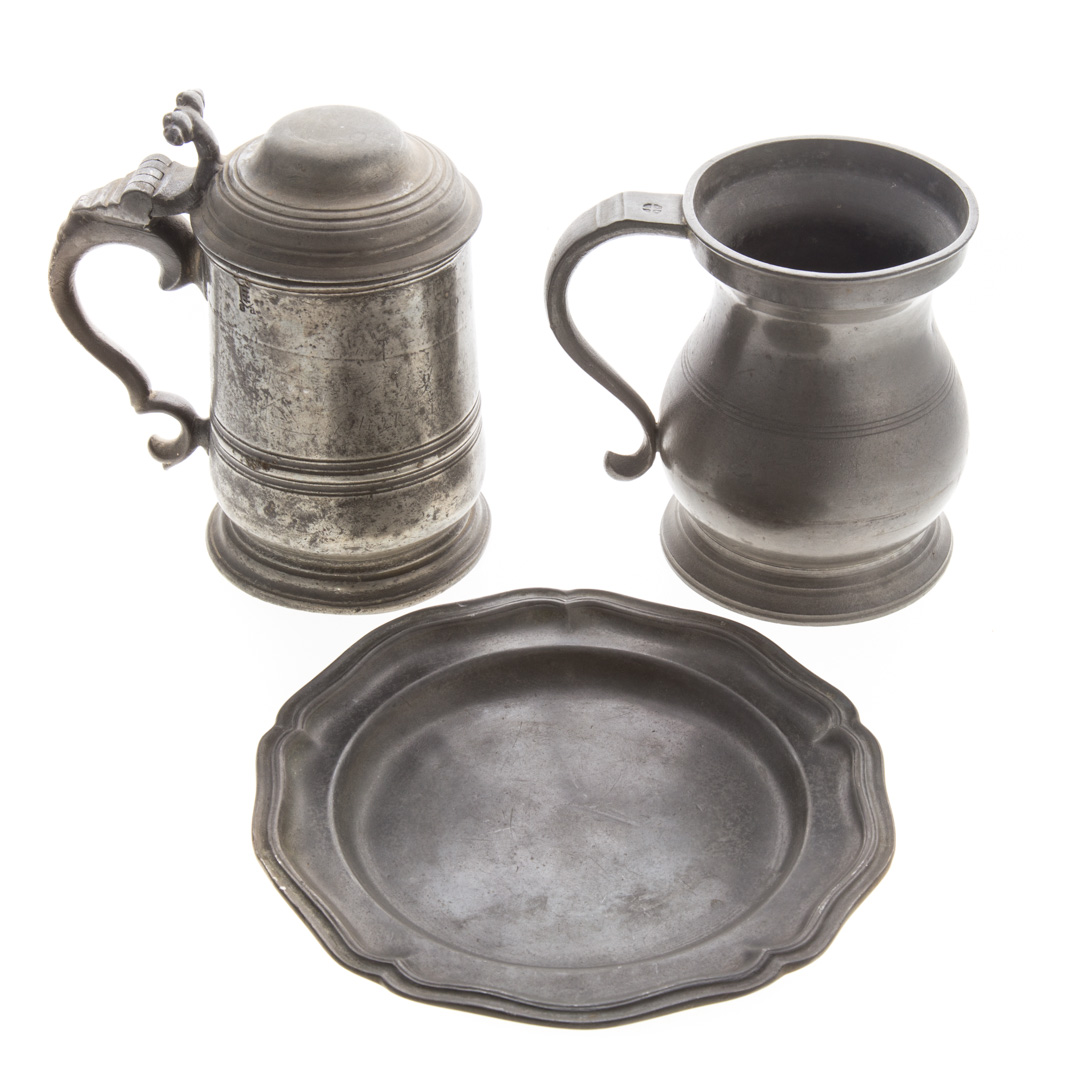 Appraisal: Three Georgian pewter objects including small plate with London touch