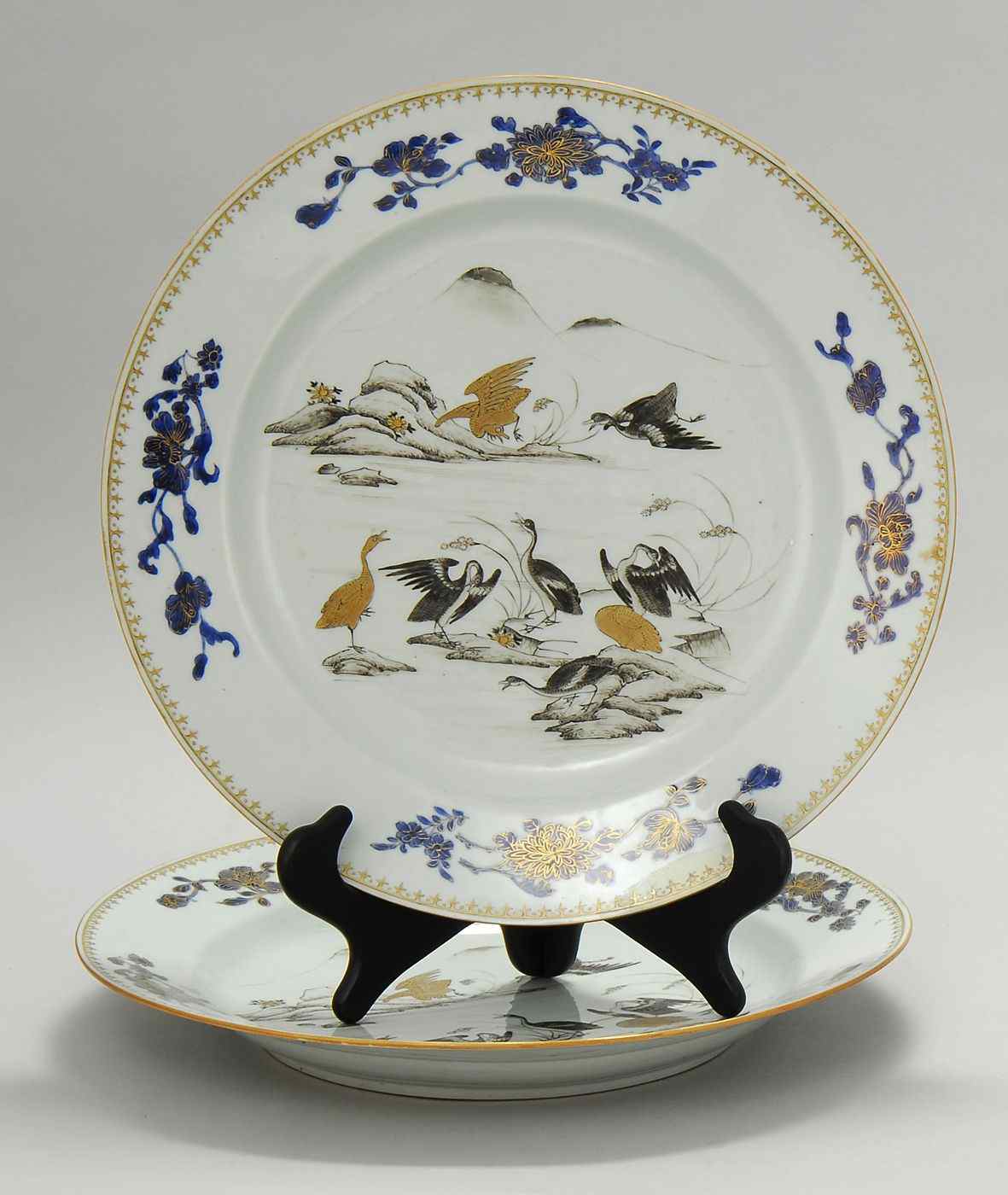 Appraisal: PAIR OF CHINESE EXPORT PORCELAIN CHARGERS th CenturyWith goose decoration