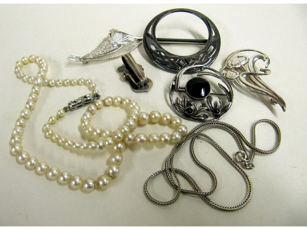 Appraisal: Lot comprising a string of cultured pearls four silver brooches