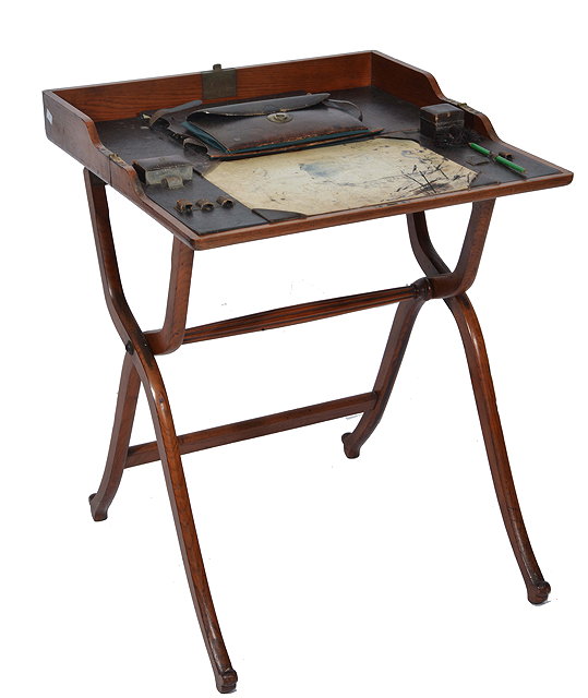 Appraisal: AN EARLY TH CENTURY OAK FOLDING CAMPAIGN DESK with leather