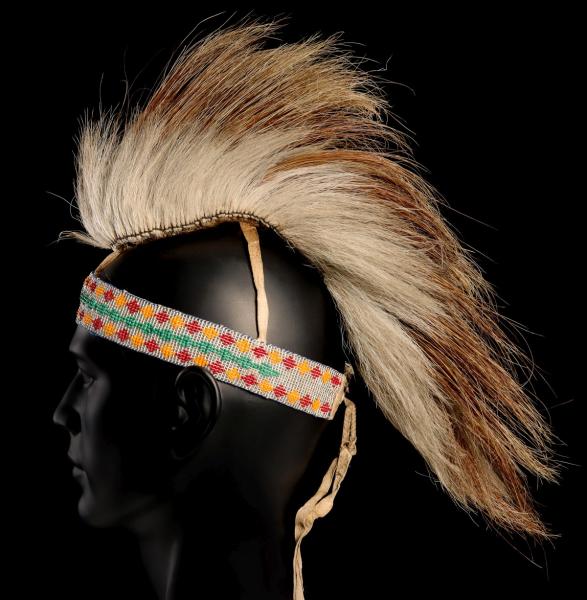 Appraisal: AN OJIBWE ROACH HEADDRESS WITH UNUSUAL BEADED BANDEssentially of typical