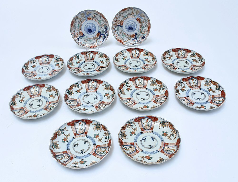 Appraisal: Twelve Japanese Imari scalloped plates Twelve Japanese Imari scalloped plates