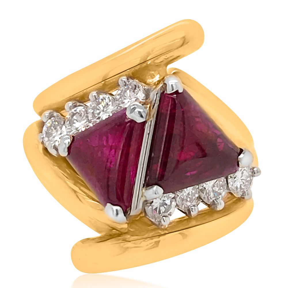 Appraisal: K GOLD RING WITH RUBY AND DIAMONDS K GOLD RING