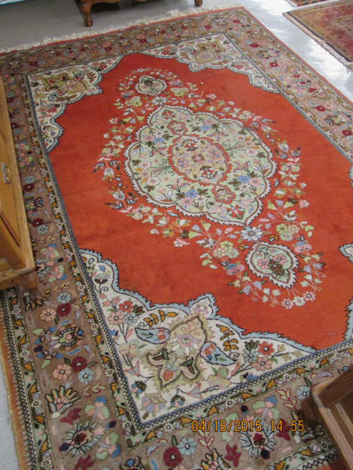 Appraisal: HAND KNOTTED ORIENTAL CARPET Indo-Persian central floral medallion design on