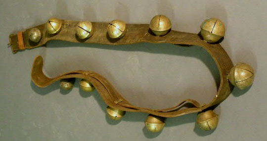 Appraisal: Brass sleigh bells bells l