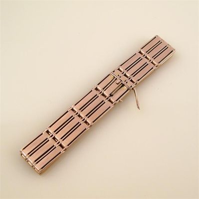 Appraisal: A ct gold gate link bracelet the polished twelve links