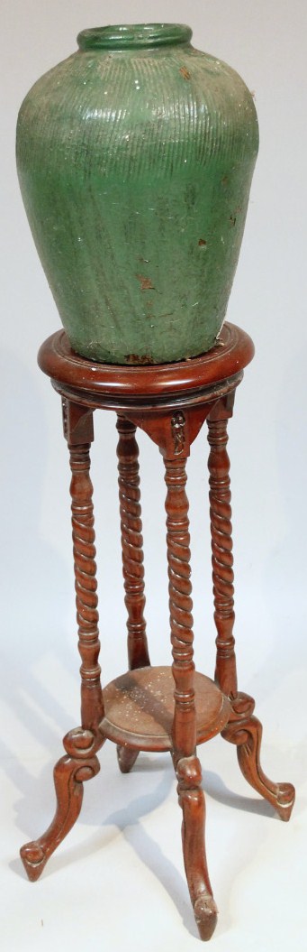 Appraisal: An early thC mahogany jardiniere stand the circular top on