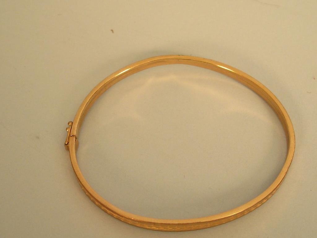 Appraisal: A ct gold Bangle with engraved decoration