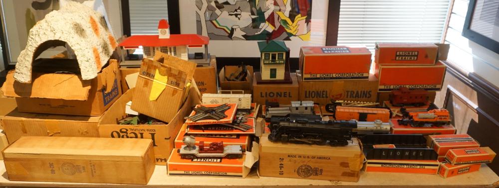 Appraisal: Collection of Lionel Model Railroad Cars and Accessories