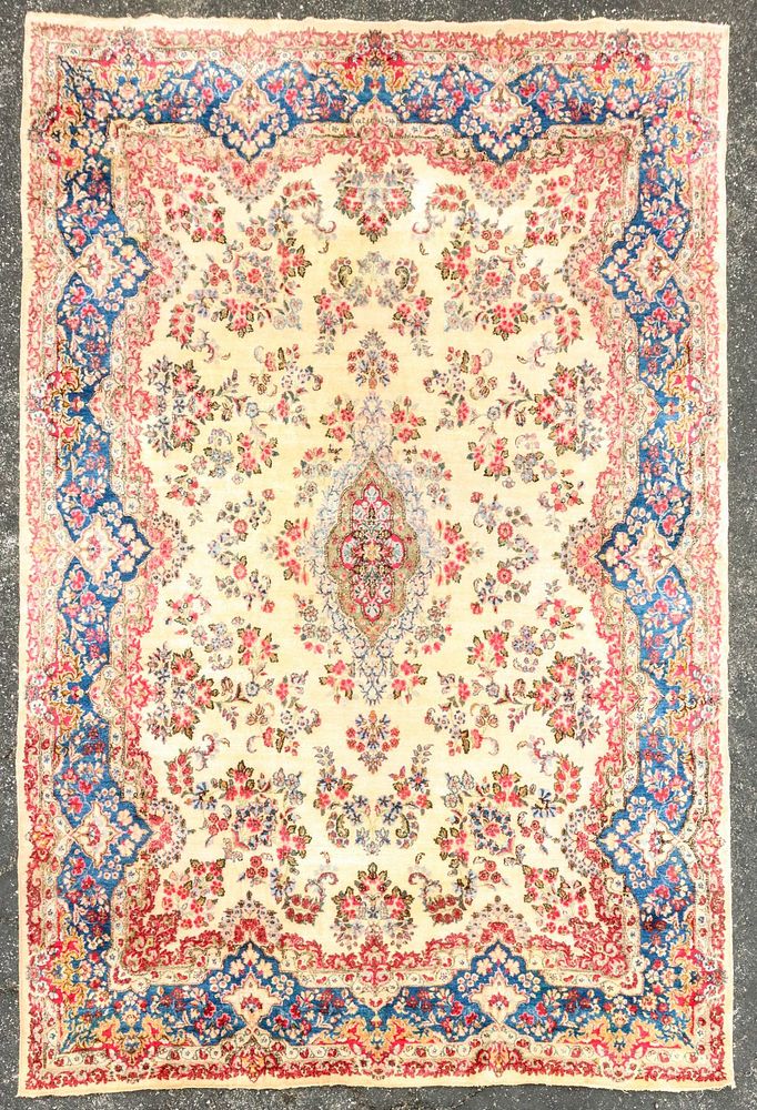 Appraisal: A MID C ROOM SIZED PERSIAN KIRMAN HAND MADE CARPET