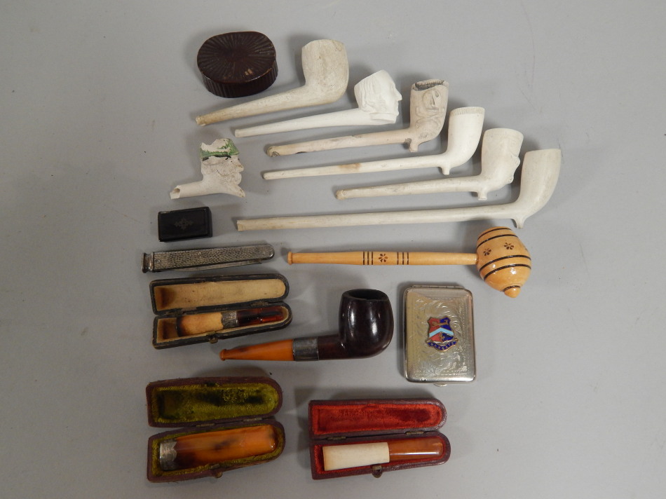 Appraisal: Various smoking related items to include clay pipes a pipe