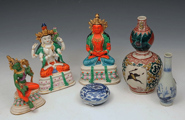 Appraisal: A SET OF THREE GRADUATED CHINESE TIBETAN FAMILLE ROSE PORCELAIN