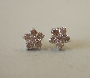 Appraisal: A pair of diamond set cluster earstuds each mounted with