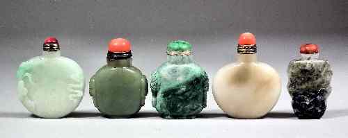 Appraisal: A Chinese jadeite snuff bottle and stopper carved with lotus