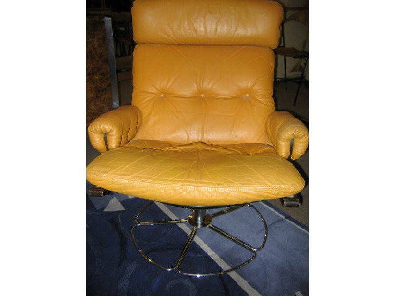 Appraisal: PAIR DUTCH LEATHER UPHOLSTERED LOUNGE CHAIRS wood frames with tan