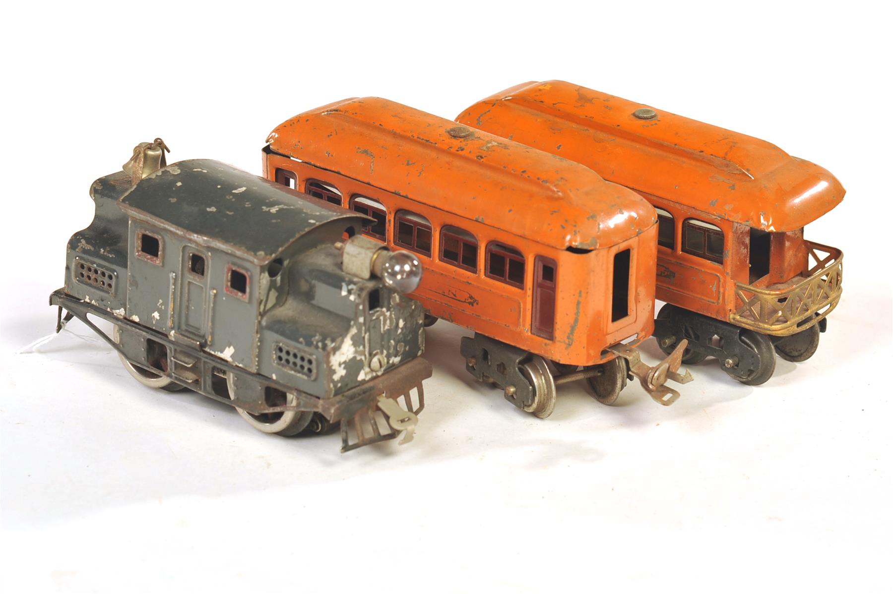 Appraisal: LIONEL O GAUGE THREE-PIECE PASSENGER CONSIST INCLUDING ELECTRIC PULLMAN PASSENGER