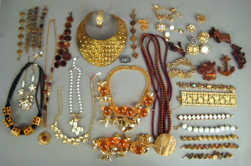 Appraisal: Large group of costume jewelry