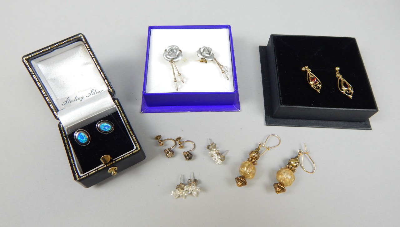 Appraisal: A quantity of earrings to include some stone set white