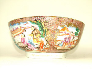 Appraisal: th century Chinese bowl in the Mandarin palette painted with