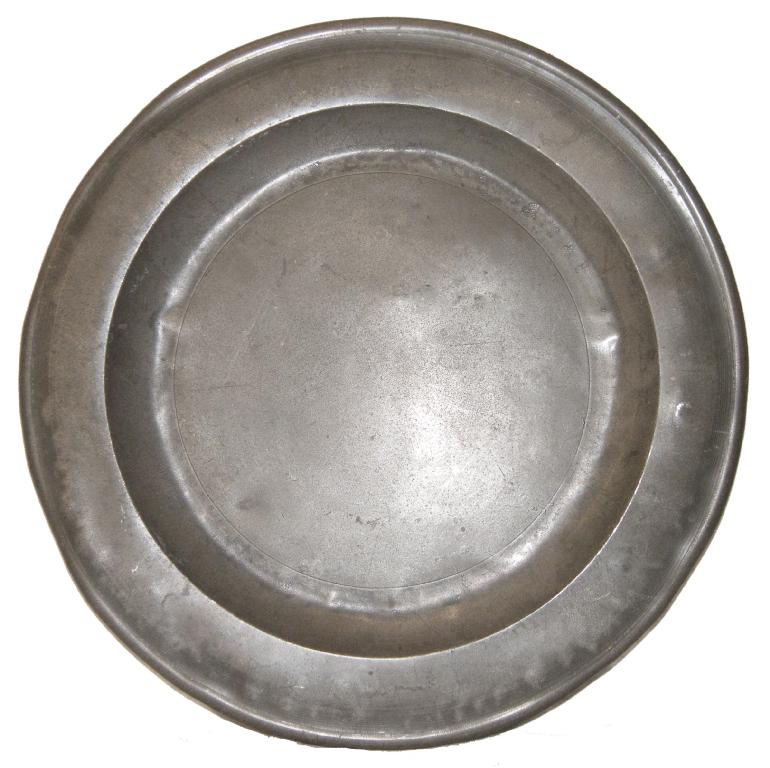 Appraisal: Mid th century pewter Alms dish touchmark for Alan Bright