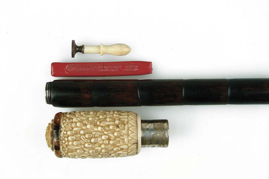 Appraisal: IVORY WAX AND SEAL CANE Handle is a beautifulcarved ivory