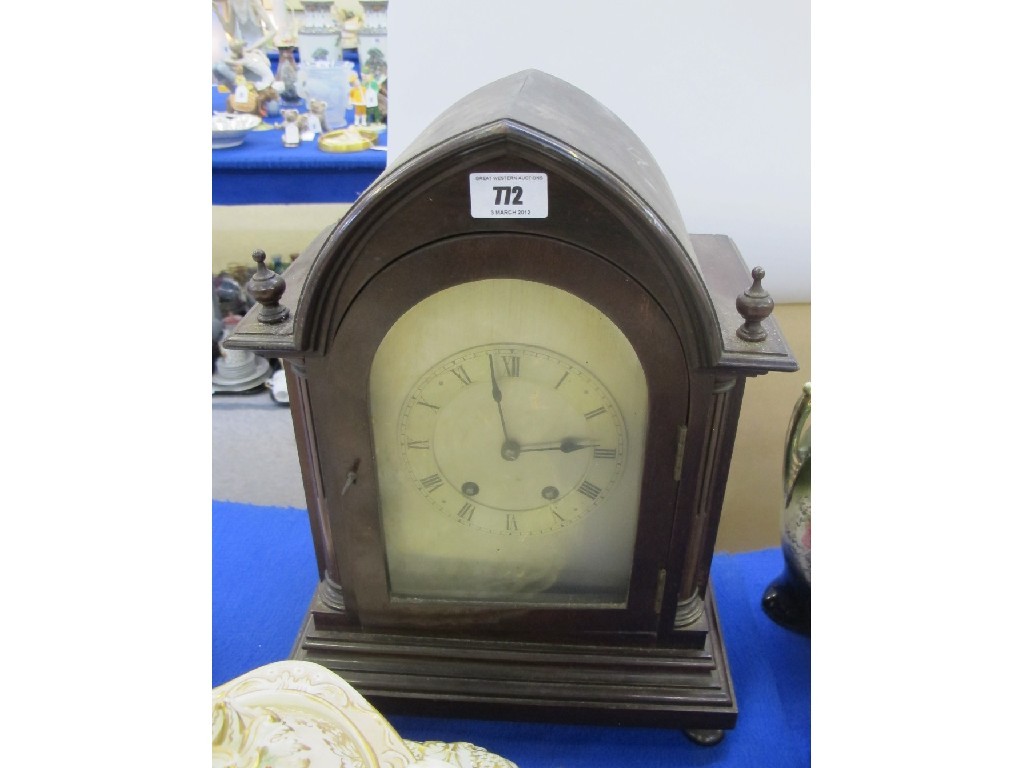 Appraisal: Mahogany arch top mantle clock with French movement