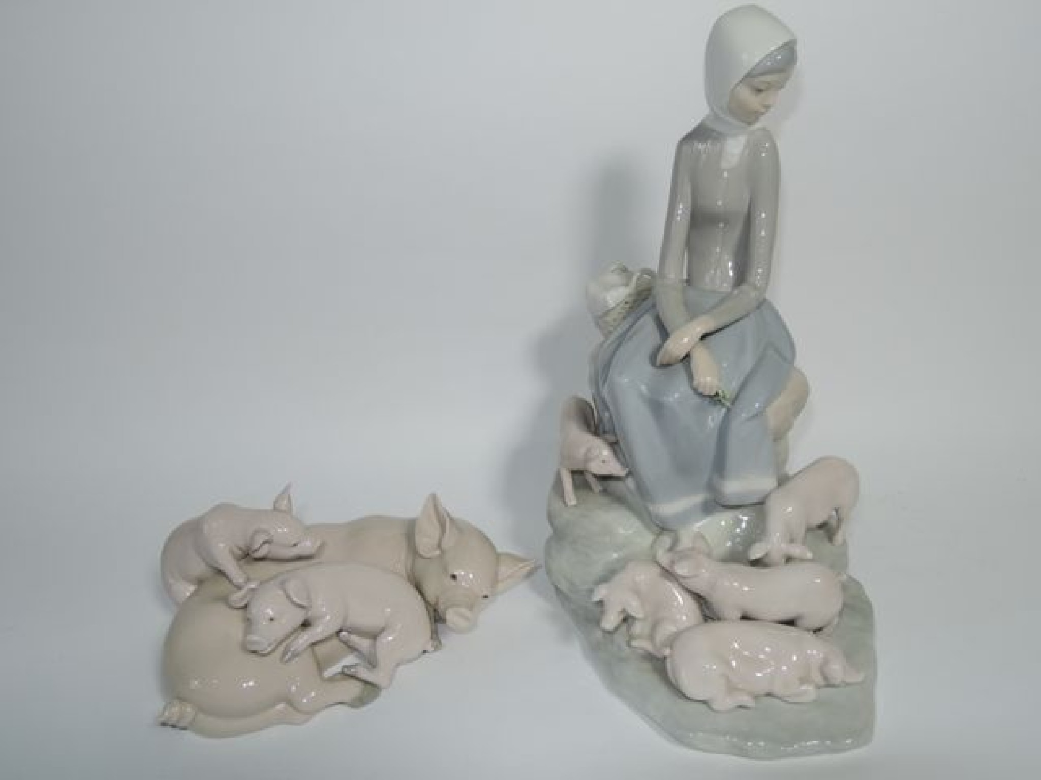 Appraisal: A Lladro group of a young woman tending a family