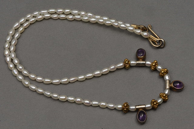 Appraisal: A FRESHWATER PEARL NECKLACE with gilt spacers and three amethyst