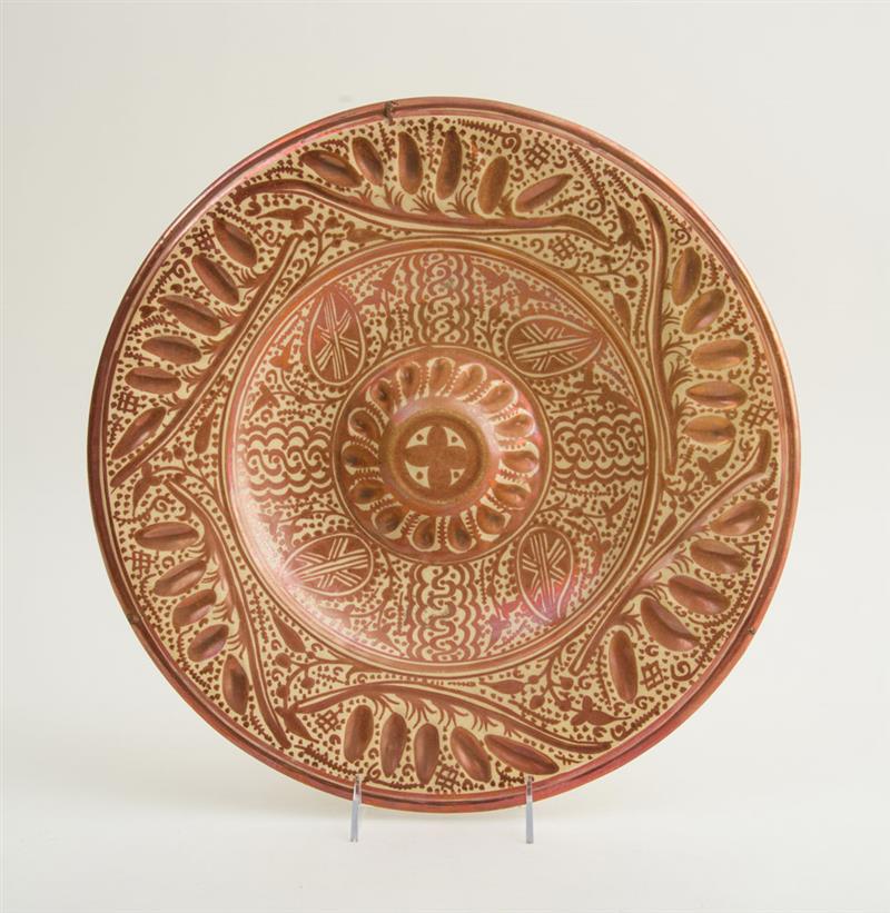 Appraisal: HISPANO-MORESQUE COPPER LUSTRE CHARGER th century in diam Estimate -