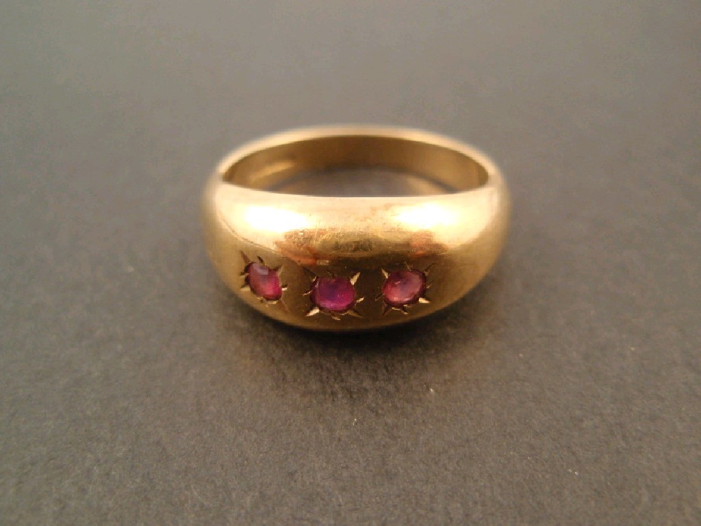 Appraisal: A ct gold red stone set signet ring