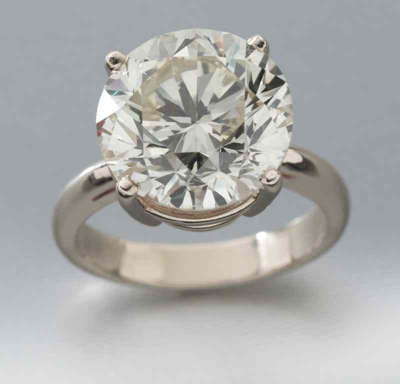 Appraisal: K gold and ct diamond GIA solitaire ringfeaturing a central