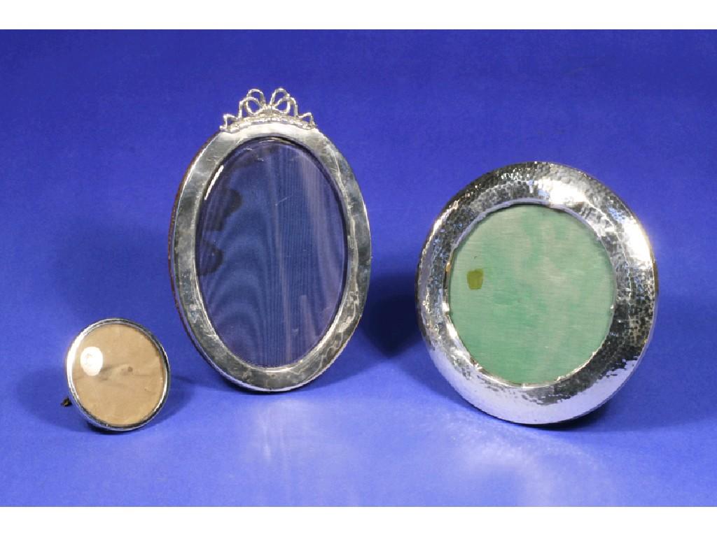 Appraisal: A SMALL COLLECTION OF PHOTOGRAPH FRAMES comprising one oval example