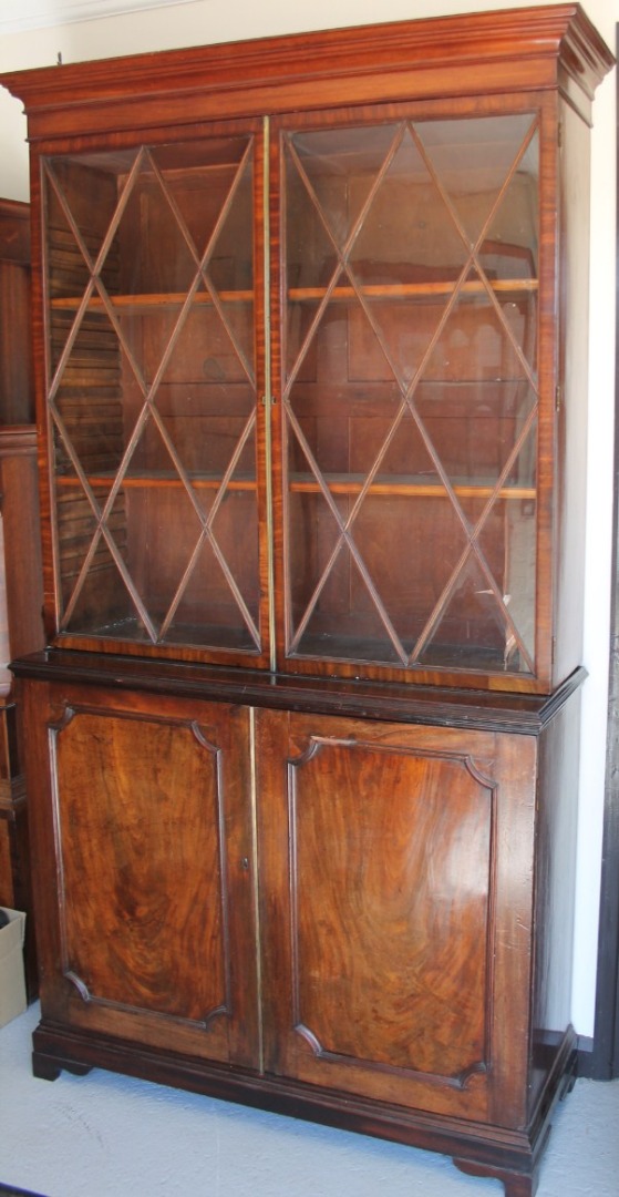 Appraisal: An early thC mahogany library bookcase the overhanging moulded cornice