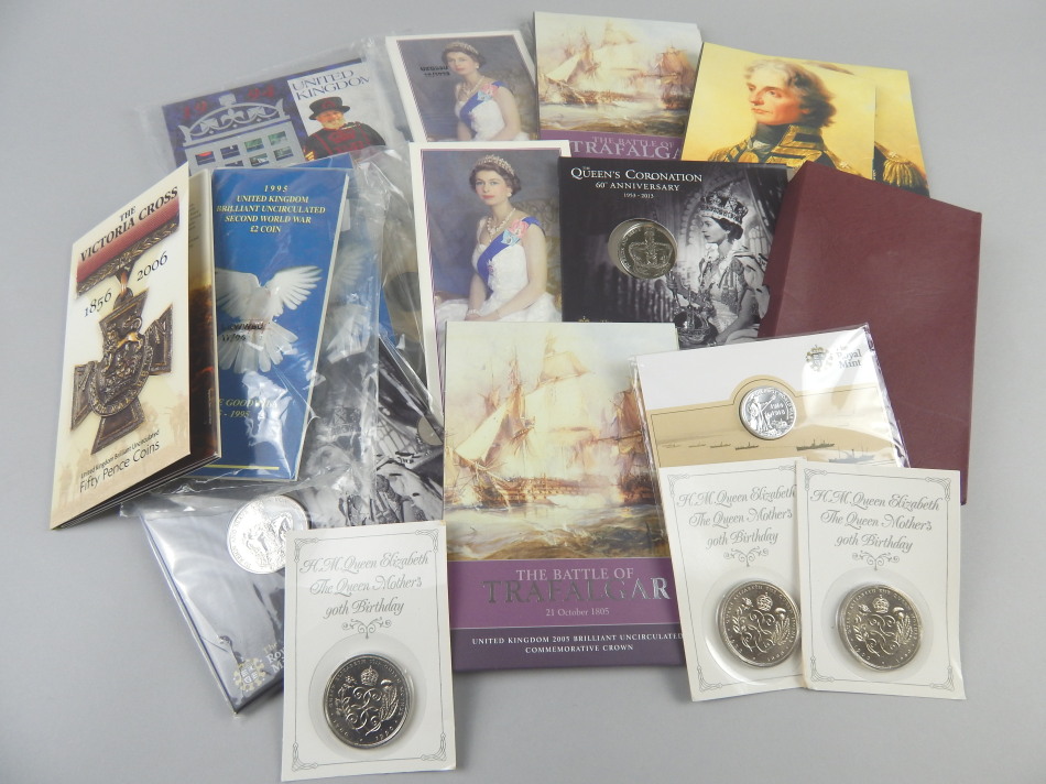 Appraisal: A quantity of modern collectable coins to include crowns etc