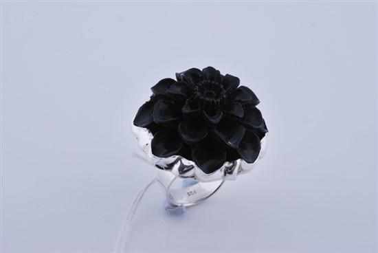 Appraisal: A CARVED FLOWER RING IN STERLING SILVER SETTINGS