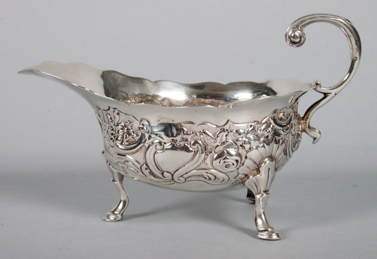 Appraisal: Georgian sterling silver sauceboat with hallmarks of London - makers