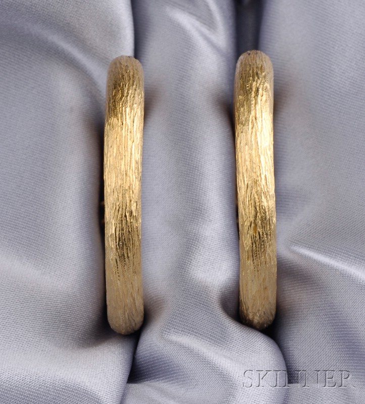 Appraisal: kt Gold Hoop Earclips Italy each designed as textured hoop