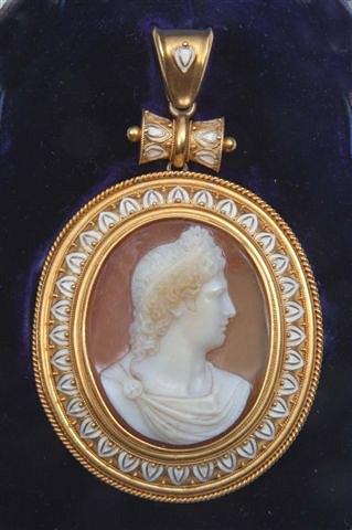 Appraisal: A VICTORIAN CARVED OVAL AGATE CAMEO PENDANT of the head