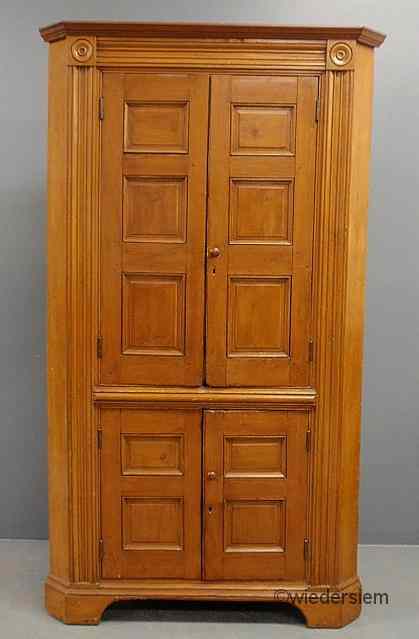 Appraisal: Pennsylvania pine one-piece corner cupboard early th c the doors