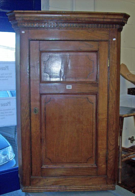 Appraisal: A George III oak hanging corner cupboard -