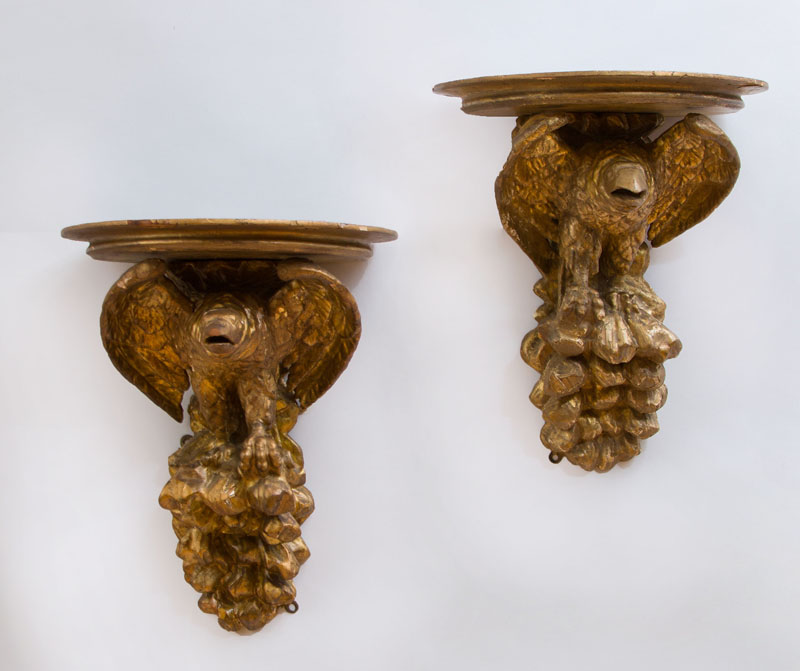 Appraisal: PAIR OF FEDERAL STYLE CARVED GILTWOOD EAGLE-FORM WALL BRACKETS Each