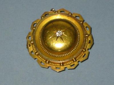 Appraisal: A VICTORIAN GOLD TARGET BROOCH gypsy set with a diamond